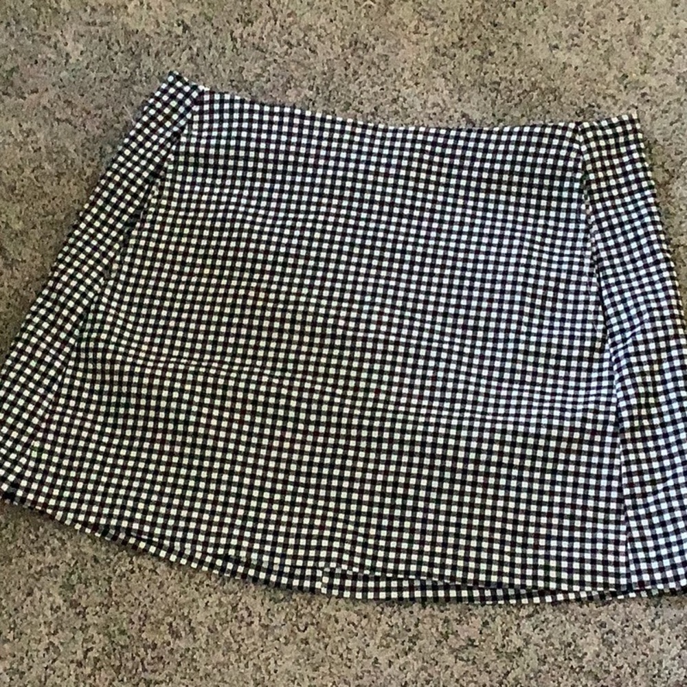 Black white checked Urban Outfitters skirt with pockets - zipper on back M